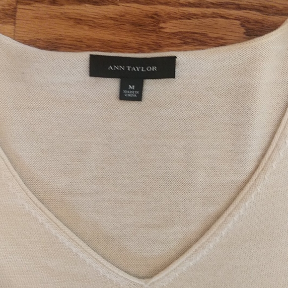 Ann Taylor Colorblock Merino V-neck sweater - Picture 3 of 5